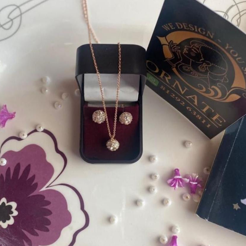 Sparkling Aura Pendant Set