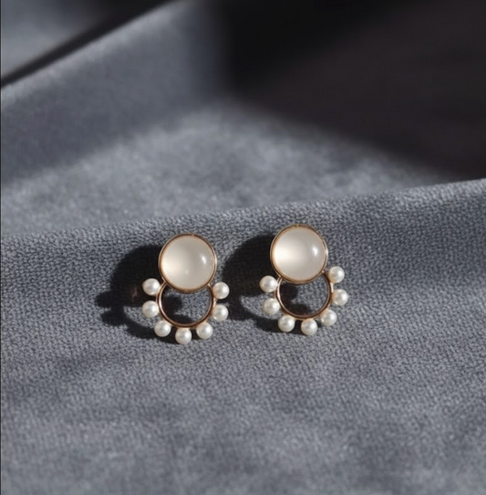 Aura Pearl Earring