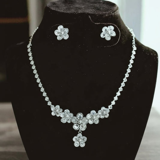 Floral Radiance Necklace Set