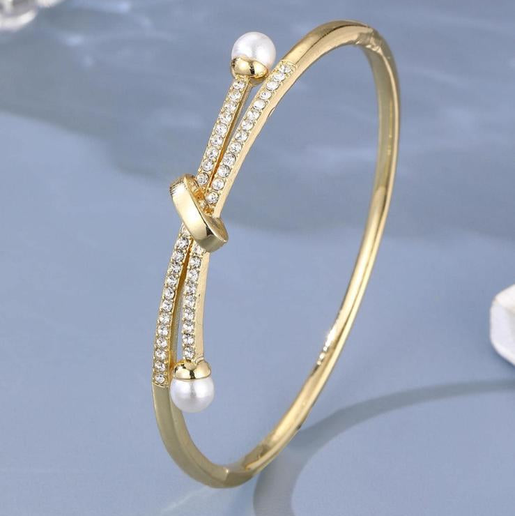 Durrat Pearl Crystal Open Bangle
